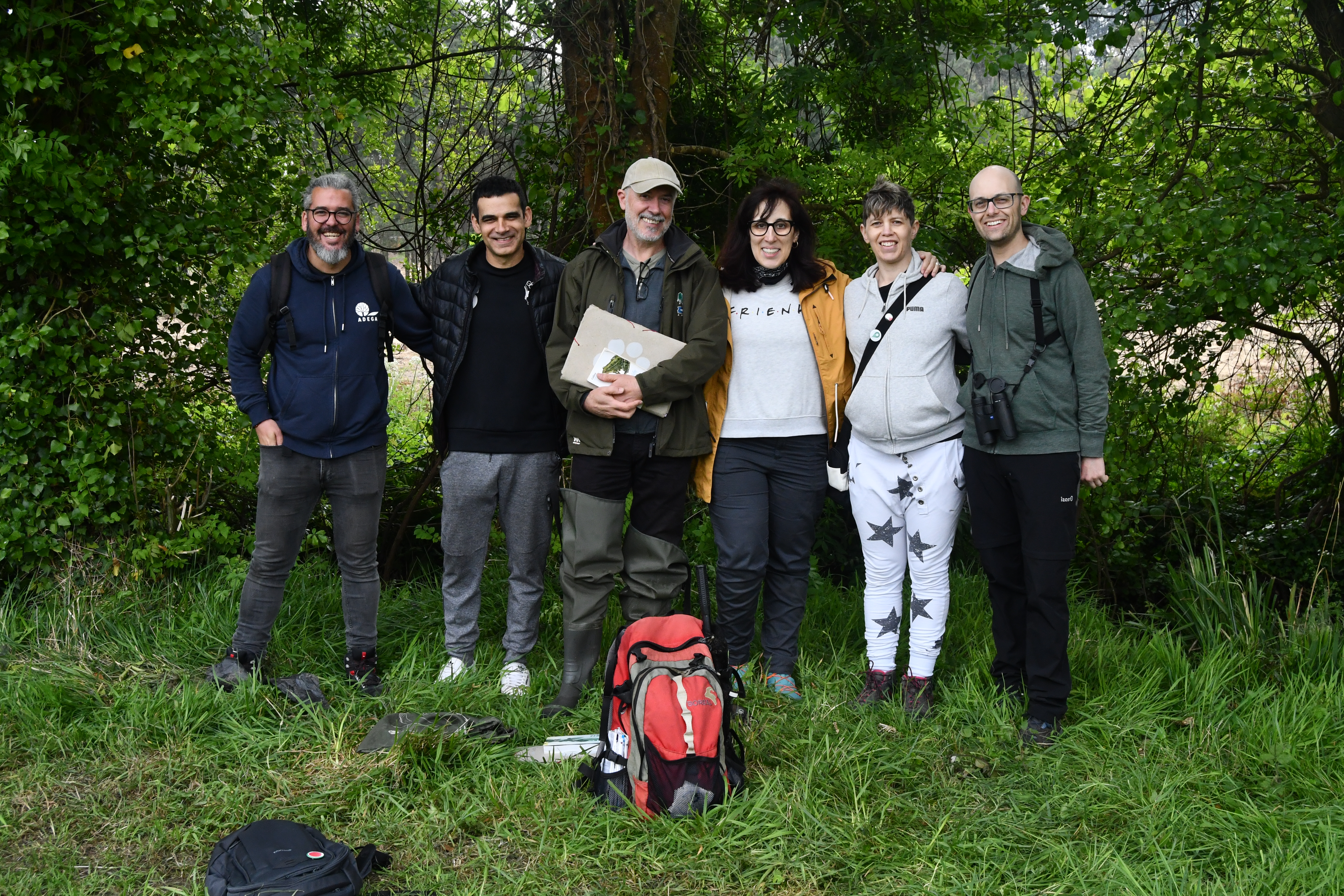 Grupo de voluntarios do Colectivo das Pedras Galladas na xornada de inspección
